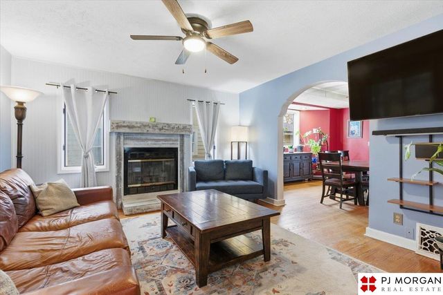 2806 S 33rd Street, Omaha, NE 68105