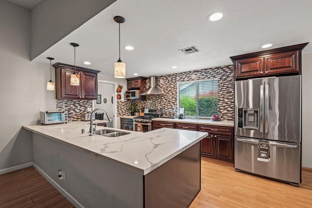 2022 Roaring Camp Dr, Gold River, CA 95670
