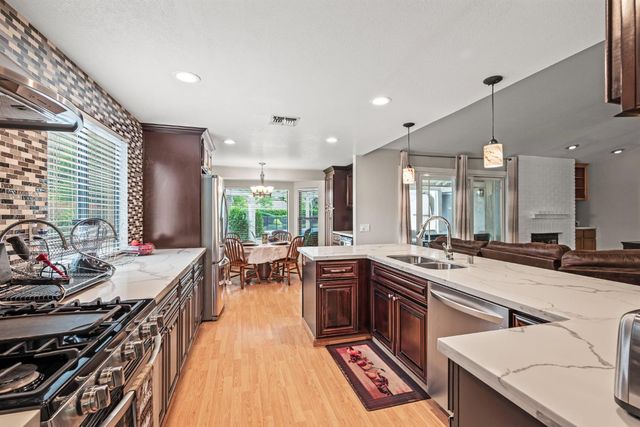 2022 Roaring Camp Dr, Gold River, CA 95670