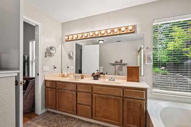 2022 Roaring Camp Dr, Gold River, CA 95670