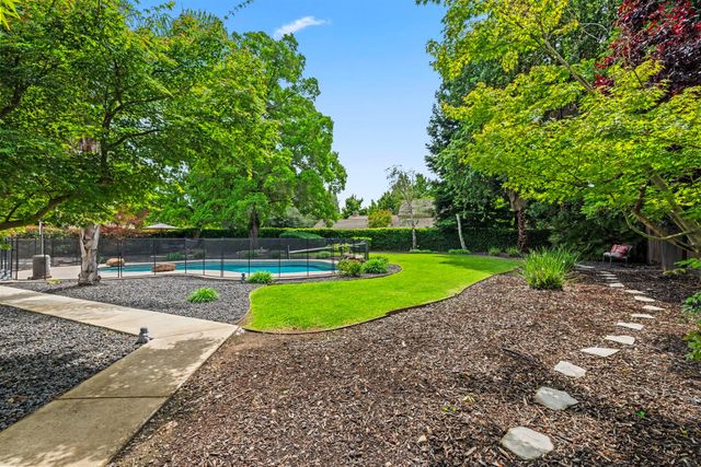 2022 Roaring Camp Dr, Gold River, CA 95670