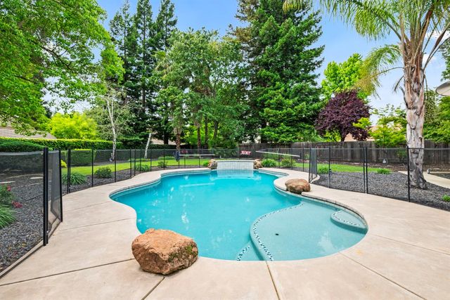 2022 Roaring Camp Dr, Gold River, CA 95670
