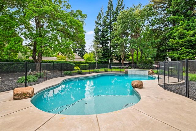 2022 Roaring Camp Dr, Gold River, CA 95670