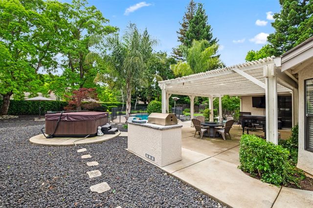 2022 Roaring Camp Dr, Gold River, CA 95670