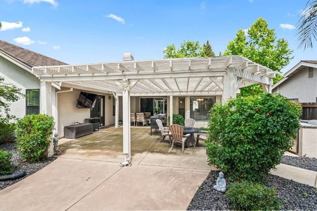 2022 Roaring Camp Dr, Gold River, CA 95670