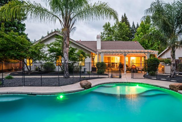 2022 Roaring Camp Dr, Gold River, CA 95670
