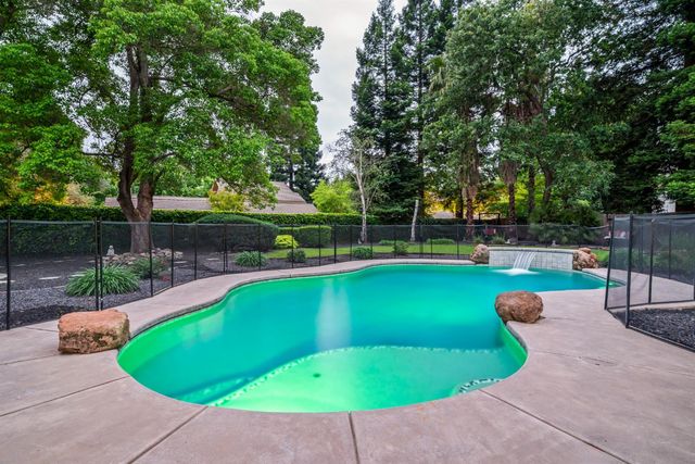 2022 Roaring Camp Dr, Gold River, CA 95670