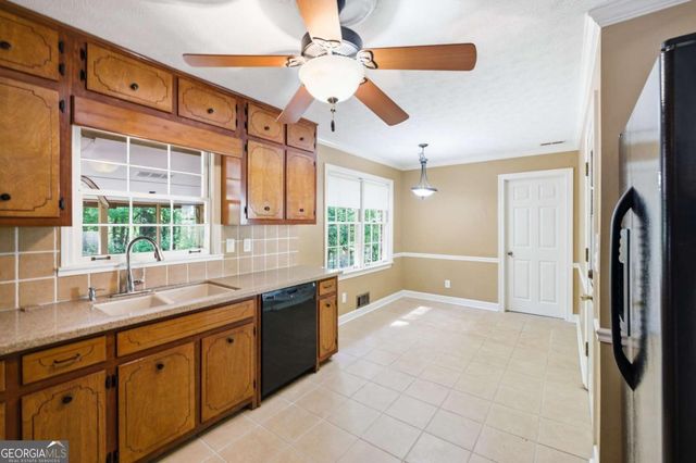 1407 Ridgewood Drive SW, Lilburn, GA 30047