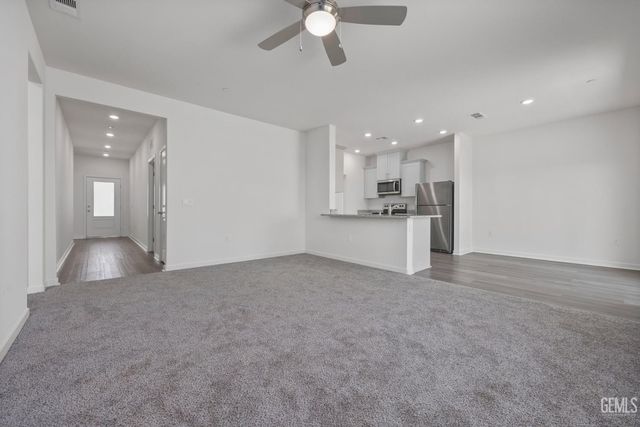 7900 Blueberry Avenue, Bakersfield, CA 93313