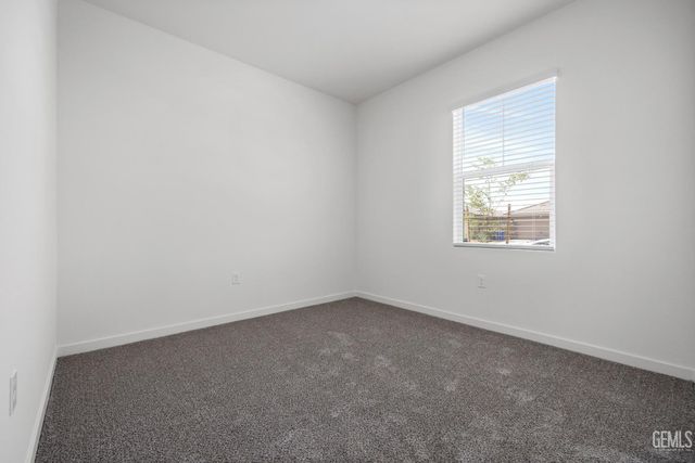 7900 Blueberry Avenue, Bakersfield, CA 93313