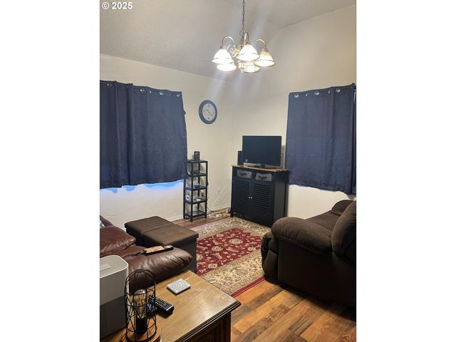 195 17TH St Se, Bandon, OR 97411