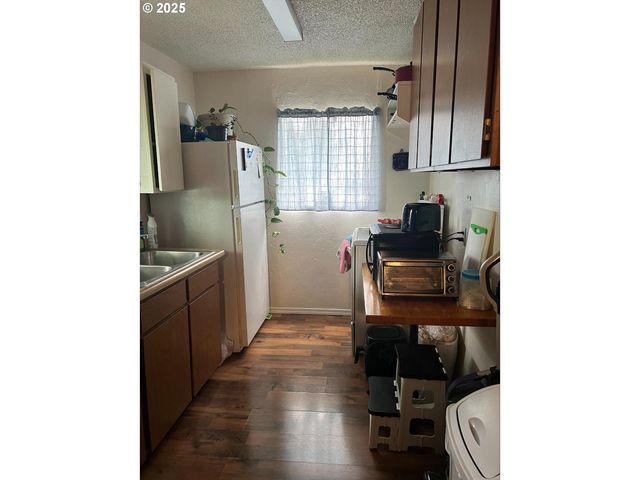 195 17TH St Se, Bandon, OR 97411