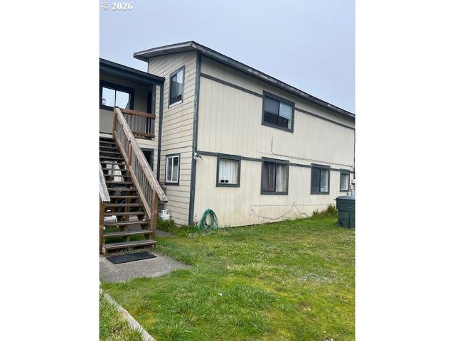 195 17TH St Se, Bandon, OR 97411