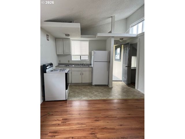 195 17TH St Se, Bandon, OR 97411