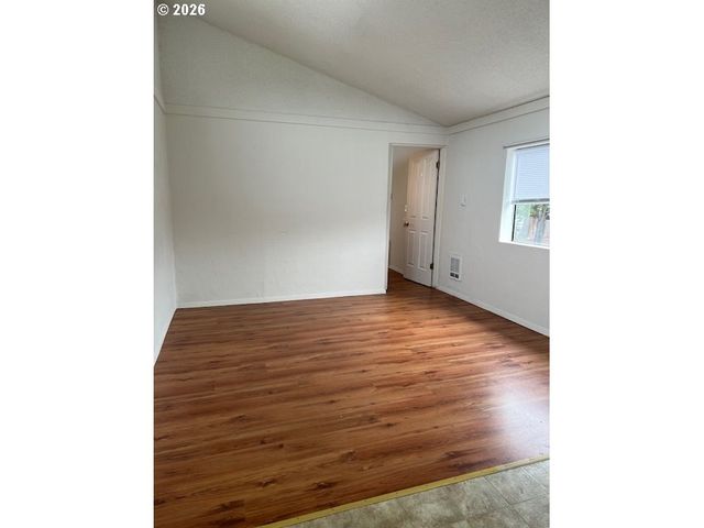 195 17TH St Se, Bandon, OR 97411