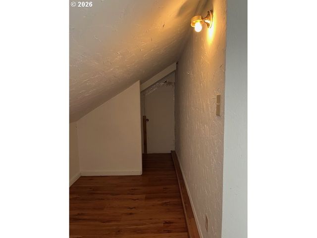 195 17TH St Se, Bandon, OR 97411