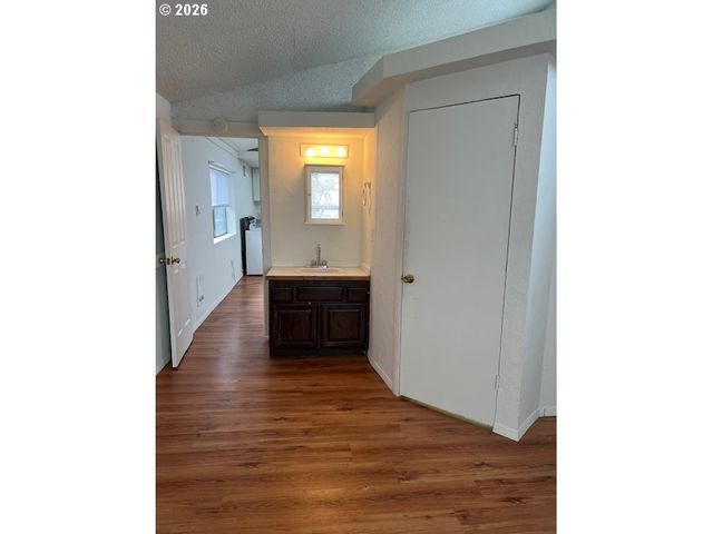 195 17TH St Se, Bandon, OR 97411