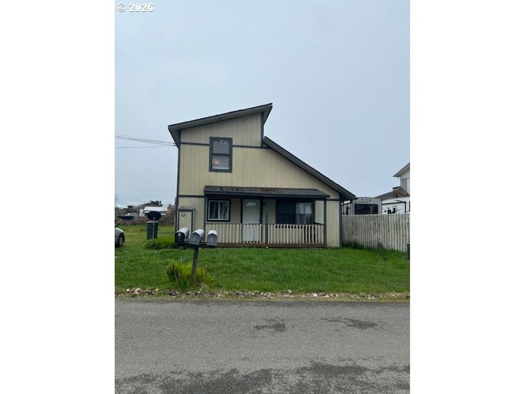 195 17TH St Se, Bandon, OR 97411