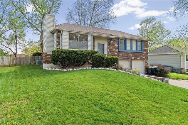 5212 NW Downing Street, Blue Springs, MO 64015