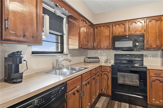 5212 NW Downing Street, Blue Springs, MO 64015