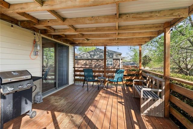 5212 NW Downing Street, Blue Springs, MO 64015