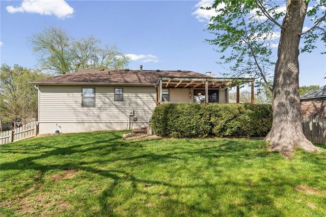 5212 NW Downing Street, Blue Springs, MO 64015