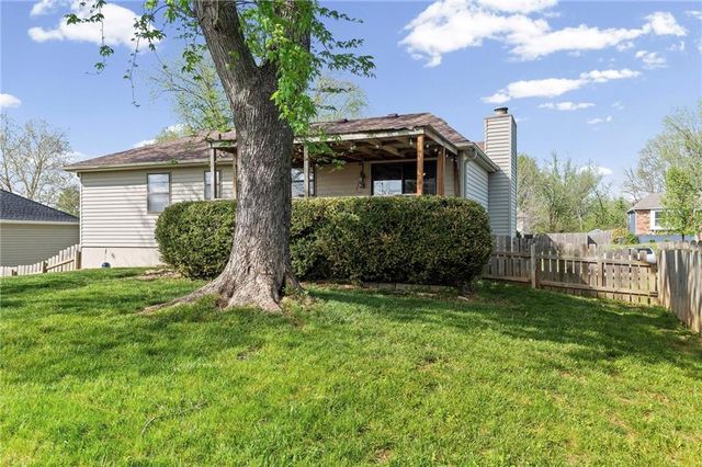 5212 NW Downing Street, Blue Springs, MO 64015