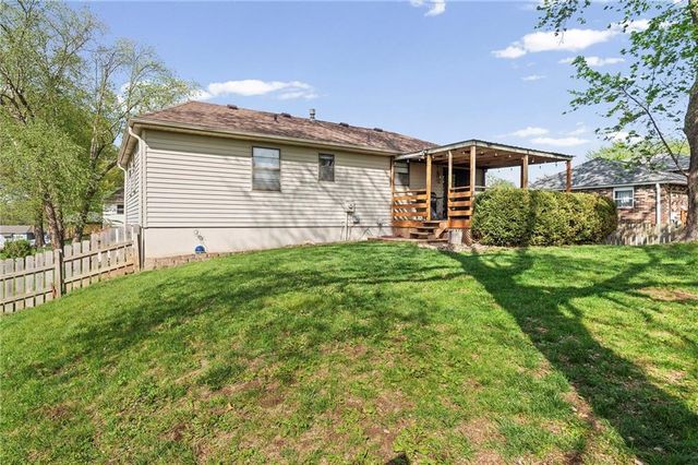 5212 NW Downing Street, Blue Springs, MO 64015