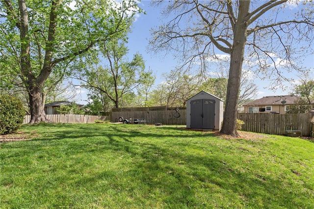 5212 NW Downing Street, Blue Springs, MO 64015