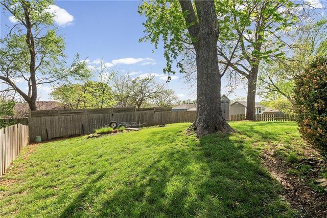 5212 NW Downing Street, Blue Springs, MO 64015