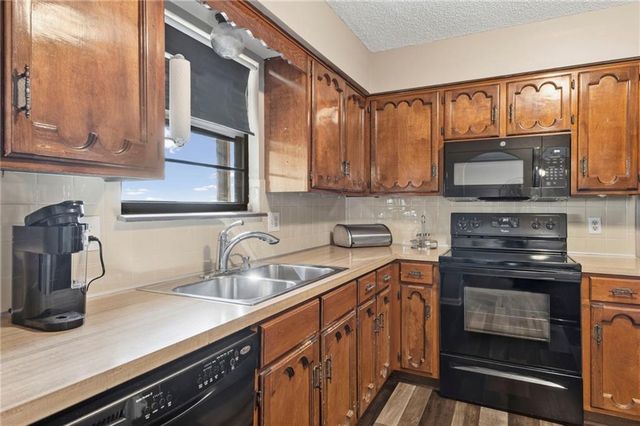 5212 NW Downing Street, Blue Springs, MO 64015