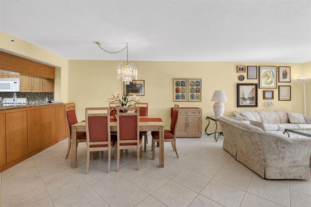 12540 Majesty Circle 208, Boynton Beach, FL 33437