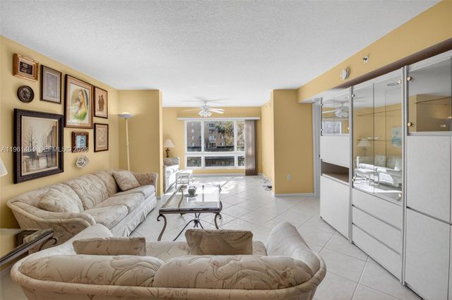 12540 Majesty Circle 208, Boynton Beach, FL 33437
