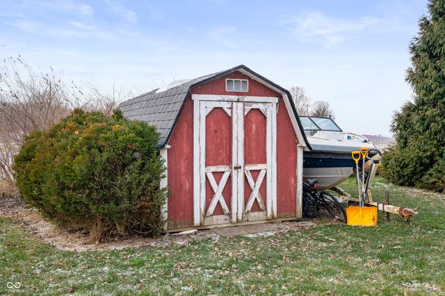 9443 N Michigan Road, Fairland, IN 46126