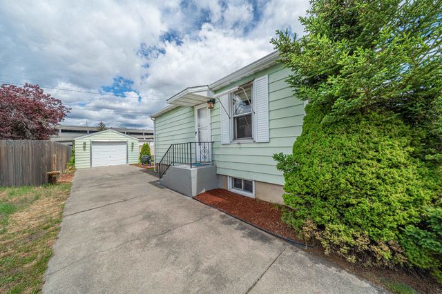 211 E Hoffman Ave, Spokane, WA 99207