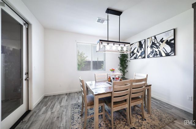 7615 Bristol Spring Avenue, Bakersfield, CA 93313