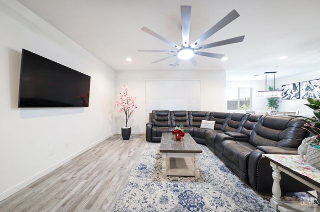 7615 Bristol Spring Avenue, Bakersfield, CA 93313