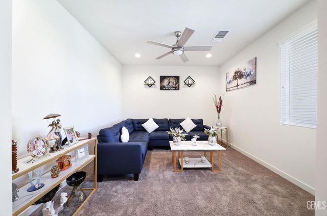 7615 Bristol Spring Avenue, Bakersfield, CA 93313