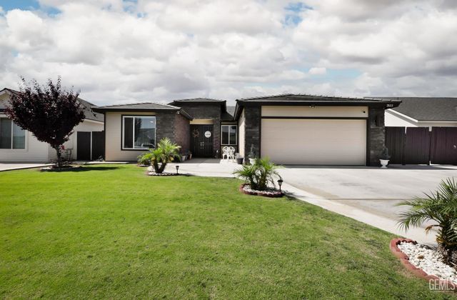 7615 Bristol Spring Avenue, Bakersfield, CA 93313