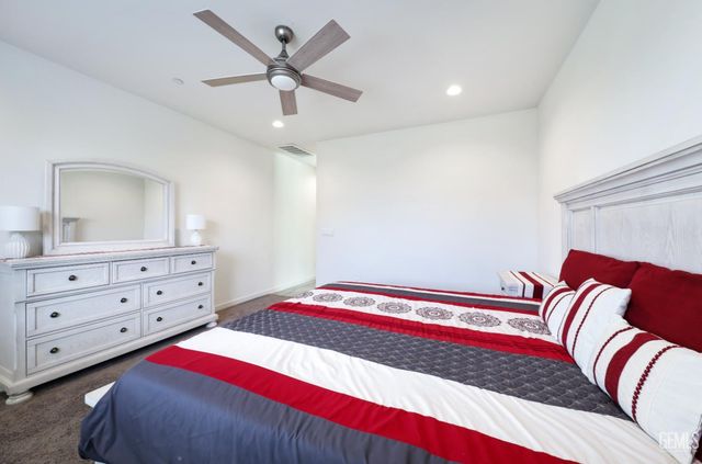 7615 Bristol Spring Avenue, Bakersfield, CA 93313