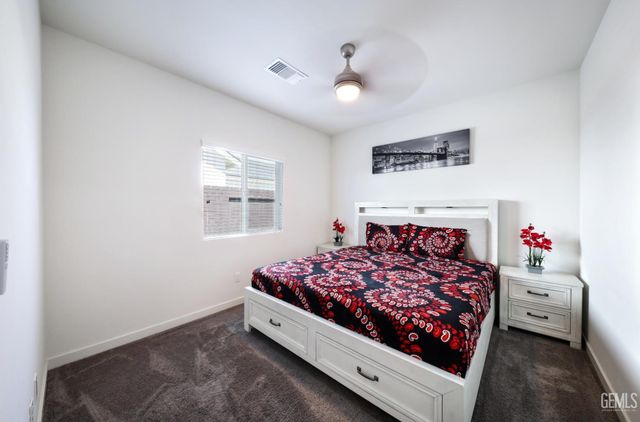 7615 Bristol Spring Avenue, Bakersfield, CA 93313