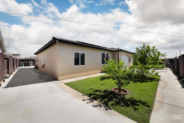 7615 Bristol Spring Avenue, Bakersfield, CA 93313
