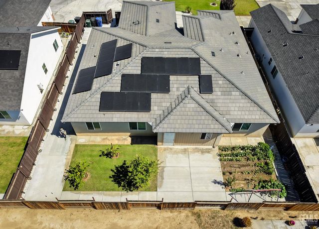 7615 Bristol Spring Avenue, Bakersfield, CA 93313