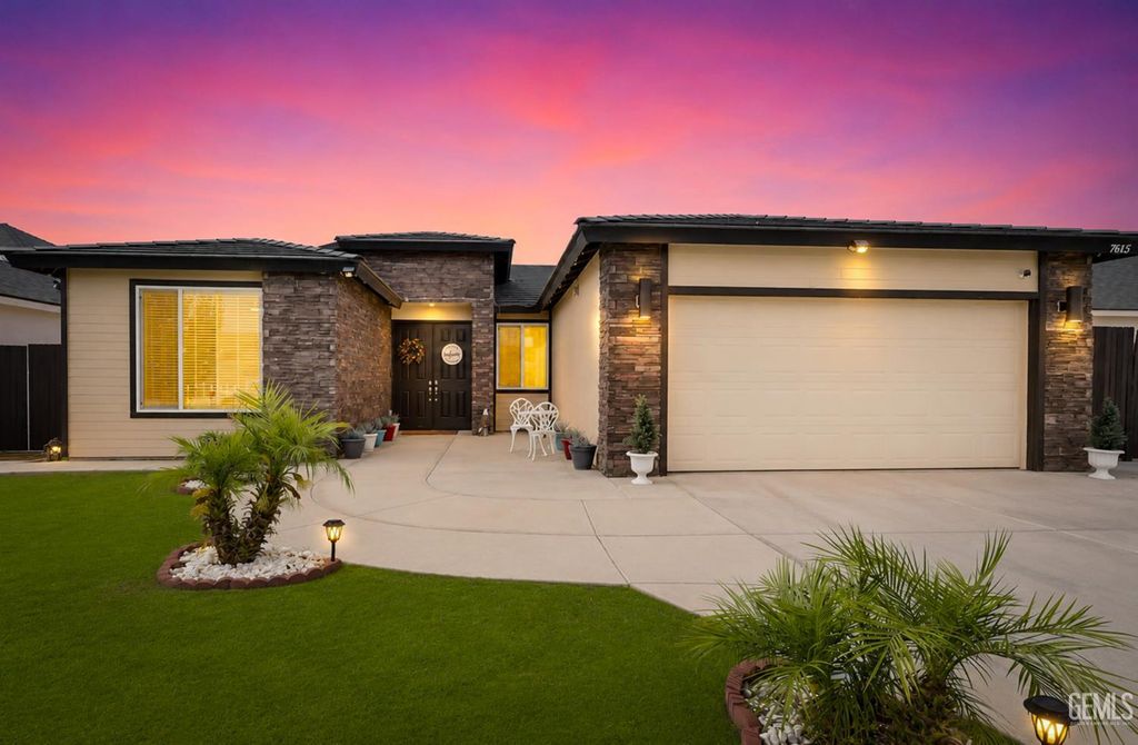 7615 Bristol Spring Avenue, Bakersfield, CA 93313