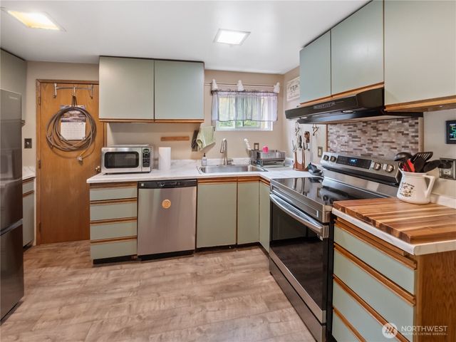 29518 SE 384th Street, Enumclaw, WA 98022