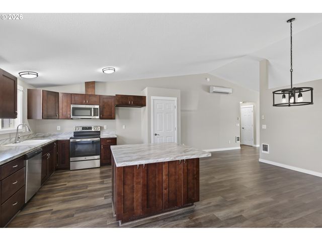 1608 Nw 3RD St, Battle Ground, WA 98604