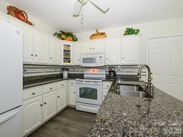 2704 Gold Spike Court, Matthews, NC 28105