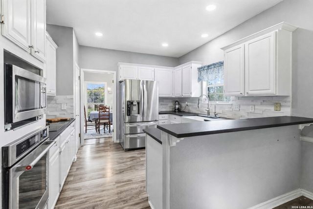 9238 N Point Dr, San Antonio, TX 78266