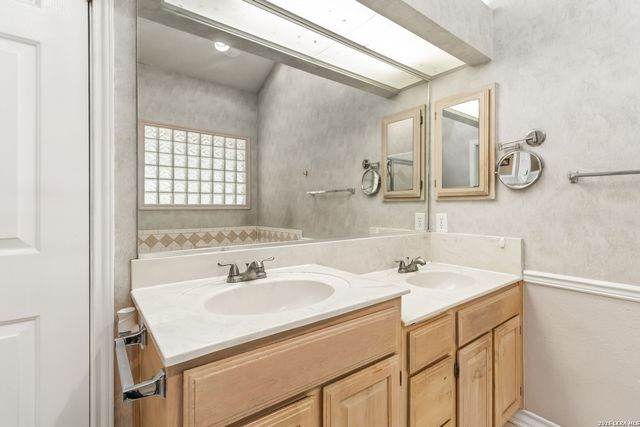 9238 N Point Dr, San Antonio, TX 78266