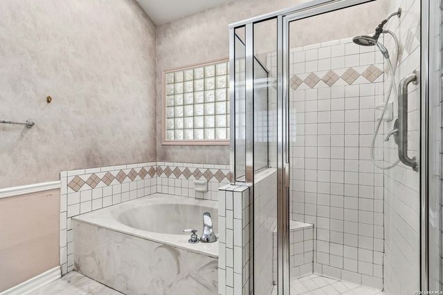 9238 N Point Dr, San Antonio, TX 78266